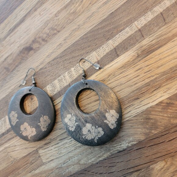 2" Floral Wooden Disk Earrings w Antiqued Bronze French Hook - Picture 4 of 8